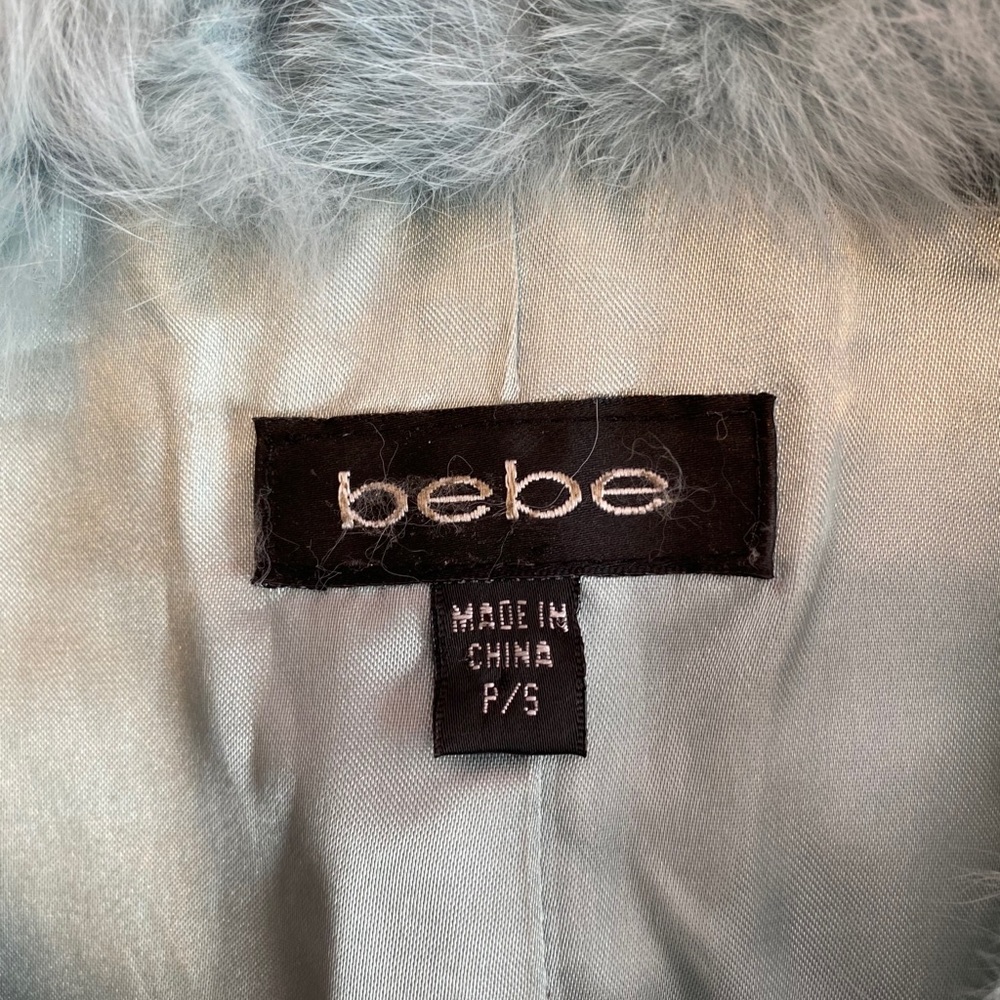 Bebe over the shoulder - Picture 3 of 3